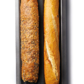 MasterClass knapperige bakplaat voor stokbrood met antiaanbaklaag