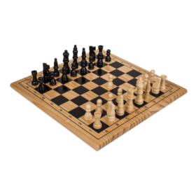 Из ниоткуда деревянная игра в шахматы
