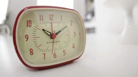 Kikkerland Retro Alarm Clock – Red