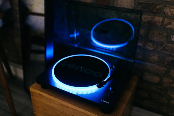 Lenco LS-50LEDBK -Vinyl / Record Player | PC Enoding | Built-in speakers | LED