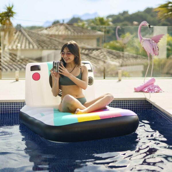 Bestway Pose 'n Float™ Lounge | Photoshoot  | 127x102cm - Image 3