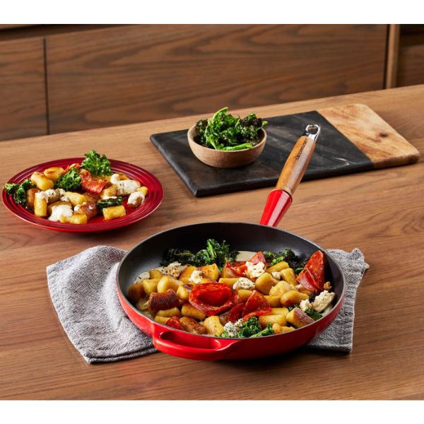 Le Creuset Cast Iron Frying Pan | Wooden Handle | 28cm | 2.6L - Image 14